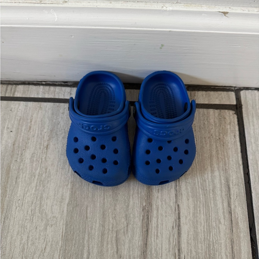 Crocs classic clog navy size 2/3 baby toddler